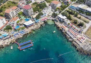 Luksuzna vila 410 m2 u Utjeha sa pogledom na more 180 m od plaže