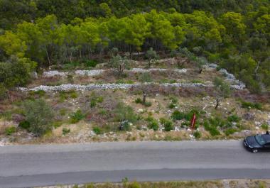 Οικόπεδο προς πώληση στην Λούστικα για κατασκευή βίλας