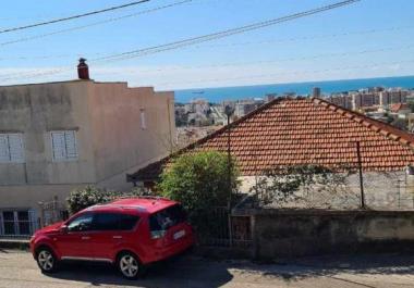 Terrain à Bar 620 m2 avec vue panoramique sur la mer et avec des oliviers