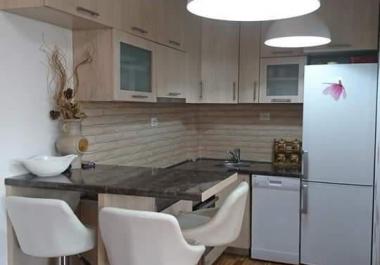 Prodaje se studio apartman u centru Bara