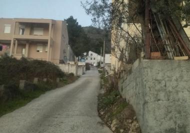 Terreno en Dobrota, Kotor para inversiones o construcción de viviendas