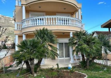 Nouvelle maison de deux magasins à Sutomore avec 2 appartements et terrasse panoramique