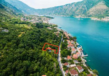 Terreno in Dobrota, con vista panoramica di Boka Bay, a 30 m dal mare