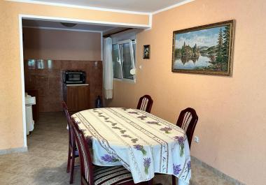 Casa a Dobra Voda 190 m2 con vista mare e montagna