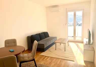 piso de 2 habitaciones en Podgorica en una casa nueva con aparcamiento