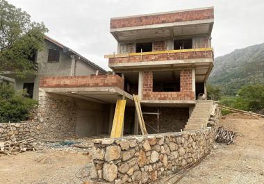 Nuova casa in costruzione a Dobra Voda con vista mare e montagne