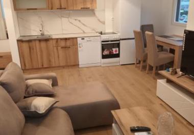 Un appartement de 44 m2 avec une chambre en Bar dans une maison neuve à vendre