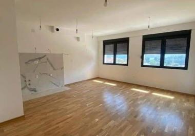 Sunny flat 62,5 m2 στο Tivat σε ένα νέο σπίτι