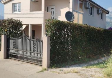 Spacieuse Villa avec Vue sur la Montagne et Garage dans le magnifique Monténégro