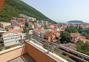 Duplex de rêve avec vue sur la mer dans la belle Budva