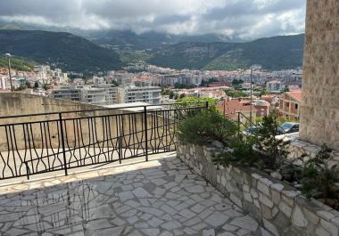 Apartament i ri komod i mobiluar pranë detit, perfekt për qiramarrësit