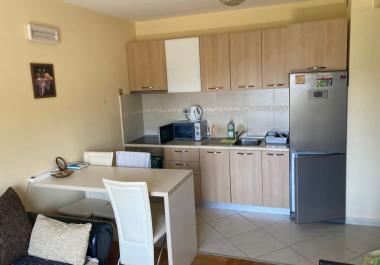 Očarljiv pogled na gore Apartma 34 m2 v Bechichi, Črna gora