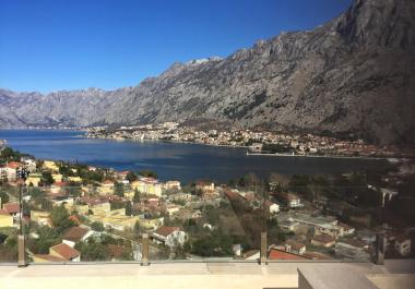 Apartamentos de lujo en rezidence con vistas al mar junto a Kotor, Montenegro