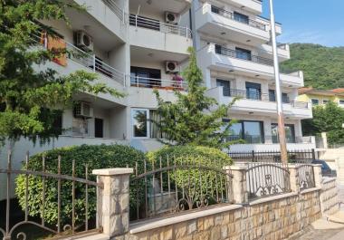 Superbe appartement de 2 chambres 60м2 dans le centre de Petrovac avec terrasses