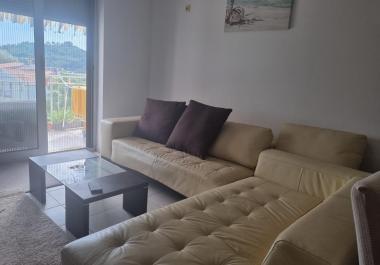 Appartamento vista mare 54 m2 con piscina a Petrovac in vendita