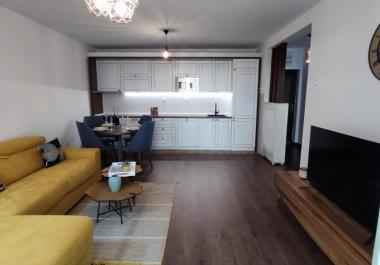 Apartamento nuevo amueblado en complejo residencial con piscina