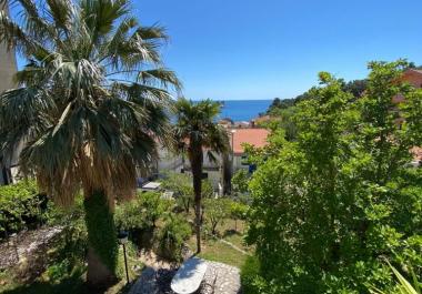 Grande maison luxueuse avec vue sur la mer à Petrovac avec jardin à seulement 5 minutes de la plage