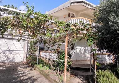 Charmante maison de 2 étages 190 m2 à vendre à Sutomore avec garage