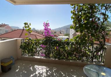 Appartement avec vue sur la mer à Budva 70 m2-parfait pour une vie confortable