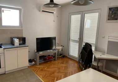 Apartament komod 44m2 Në Petrovac, parkimi i përfshirë