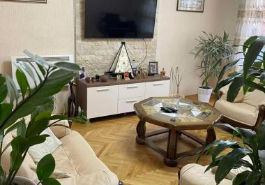 Apartament mahnitës Në Katin E 8-Të Bar city center në shitje