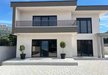 Luxueuse villa neuve de 4 chambres 187 m2 avec piscine au Bar