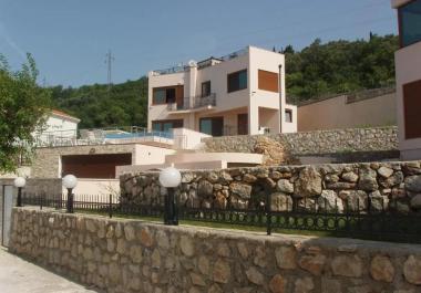 Villa de luxe de 3 étages 200 m2 en Bar avec vue panoramique sur la mer et piscine