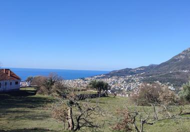 Zapanjujuće zemljište s pogledom na more površine 1370 m2 u baru za 2 vile