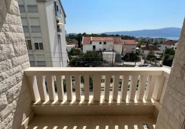 Nouvel appartement dune chambre 46 m2 à Tat près de Porto Montenegro avec terrasse