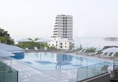 Appartement de luxe vue mer 63 m2 dans résidence de Status à Becici avec piscine