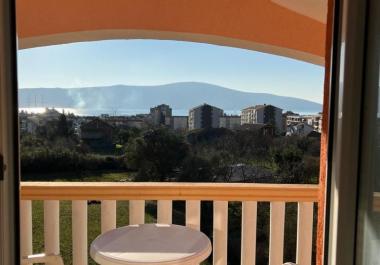 Apartamento 3 en 1 con vistas al mar de 105 m2 en la tranquila Tivat