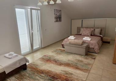 Luxus 2 szobás apartman 115 m2 Beciciben, 3 terasszal