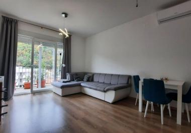 Opremljen apartma ob plaži v Becici 44 m2-odlična možnost najema