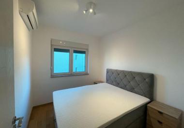 Exclusif meublé 2 chambres à coucher plus bureau apt avec aperçu de la mer