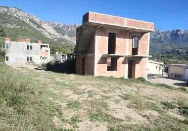 Charmante maison en sous-construction de 2 étages 106 m2 dans Bar avec terrain