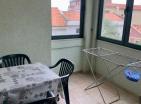 Encantador apartamento con vistas a la ciudad y a la montaña de 48 m2 en Petrovac con terraza