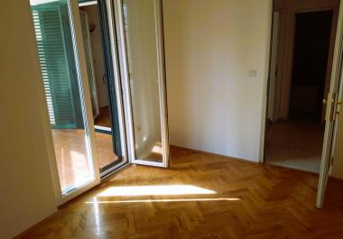 Zapanjujući apartman s pogledom na planine površine 49 m2 u Petrovcu, u blizini mora