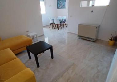 Te bollshme 2 dhoma gjumi banesë 66 m2 në Bar me studio, tarracë, parking