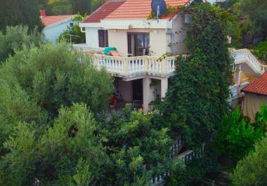 Mahnitëse seaview shtëpi 3-katëshe Në Krašići, olive grove retreat