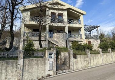 Luxus villa hatalmas szőlővel és medencével Virpazar mellett, Montenegró