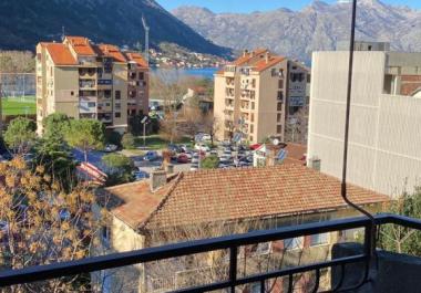 Apartmán s výhledem na moře 67 m2 v Kotor s balkonem