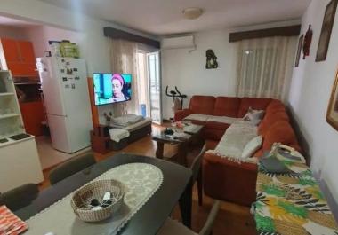 Grand appartement spacieux de 3 chambres 126 m2 à Budva à 450 m de la mer