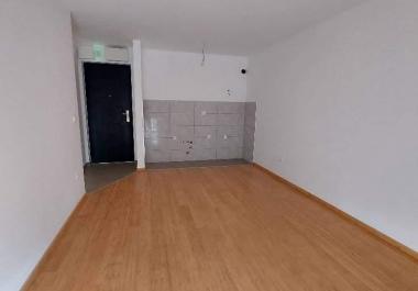 Apartament i ri i pamobiluar 45 m2 ne Bar 500 m nga deti me pamje nga mali