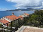 Superbe villa avec vue sur la mer avec 2 terrasses à Bigova avec des jardins luxuriants