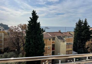 Splendido appartamento di 64 m2 con una camera da letto a Petrovac con terrazza vista mare