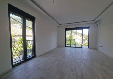 Appartement de luxe vue mer 82 m2 avec 3 chambres à Tat avec parking