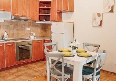 Apartament simpatik 65 m2 Në Risan me tarracë dhe pamje malore