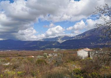 Gran terreno panorámico con vistas al mar en Vranovici, a 4 km de la playa