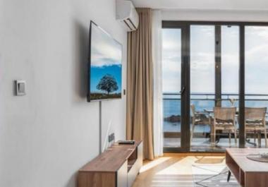 Čudovit pogled na morje 67 m2 apartma na Sveti Stefan koraki od plaže