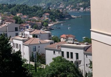 Osupljiv pogled na morje 52 m2 apartma s teraso v dobroti, Kotor